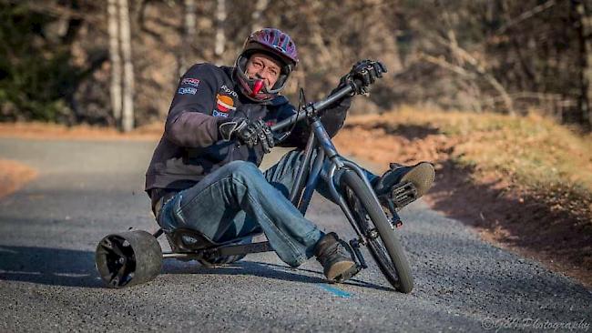 Fahrer Fernando Salzgeber auf einem Drift Trike Bike.