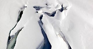 Beim Abstieg auf der Nordseite des Piz Pal&uuml; war der Mann in eine Gletscherspalte gest&uuml;rzt. (Symbolbild)