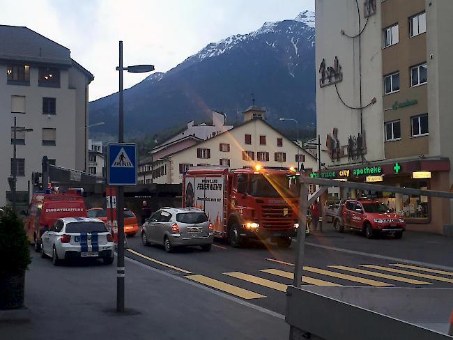 Das Aufgebot der Briger Feuerwehr für den Hubtest an der Saltinabrücke im Jahr 2016.