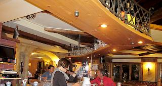 Der Staatsrat will beim Alkoholverkauf mehr Geld einnehmen. Doch wer tr&auml;gt die Kosten?