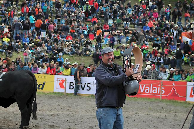 Josef Sterren von der Stallung Sterren aus Ausserberg freut sich über den 2. Rang in der Kategorie Erstmelken seiner «Tinette».