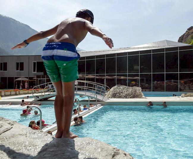 Eröffnung der Badesaison: Brigerbad lockt an den Pool.