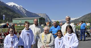 Sie waren unter der Leitung von Pfarrer Edi Arnold (Dritter von links) verantwortlich f&uuml;r die Segnung der Fahrr&auml;der.