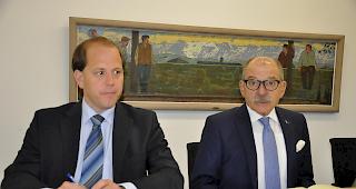 Finanzverwalter Marco Summermatter (links) und Stadtpr&auml;sident Louis Ursprung: "Die Schulden befinden sich auf einem Rekordtiefstand."