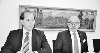 Alles im Griff. Finanzverwalter Marco Summermatter (links) und Stadtpr&auml;sident Louis Ursprung pr&auml;sentierten den Medien die Verwaltungsrechnung 2015: Die Stadtgemeinde steht finanziell auf grundsoliden F&uuml;ssen. 