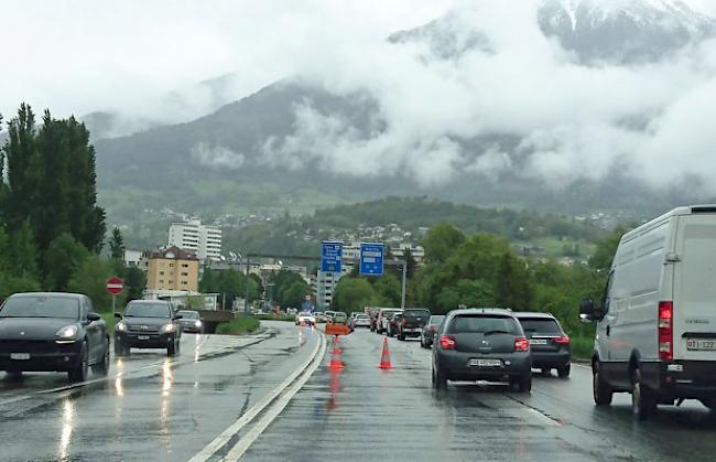 Durch die Sperrung staute sich der Verkehr.