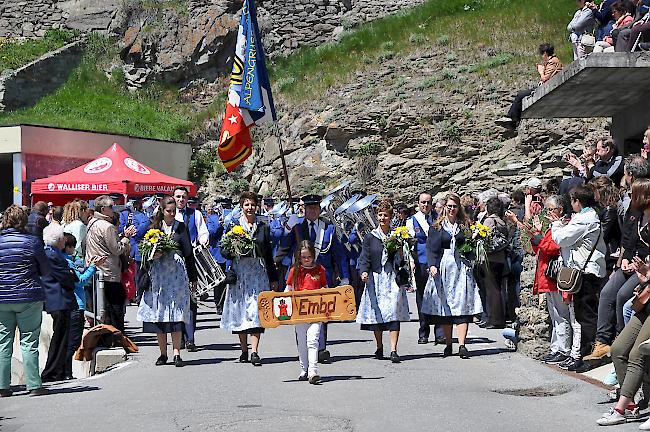 Nachbarn. Die MG Alpengruss aus Embd hatten den kürzesten Weg bis nach Törbel. 