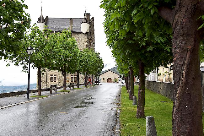 Soll schon bald in neuem Glanz erstrahlen – der Rathausplatz von Leuk.