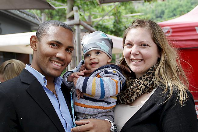 Elieser (31), Alejandro (9 Mt.) und Sabrina Fernandez (33) aus Naters.