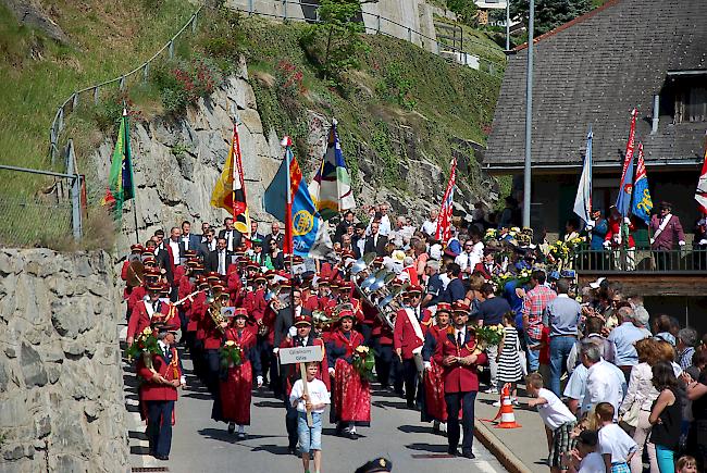 Die Musikgesellschaft Glishorn aus Glis. 