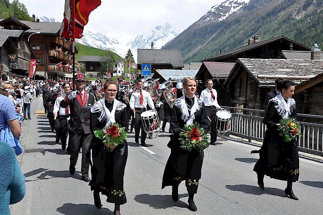 Impressionen des Einmarschs.