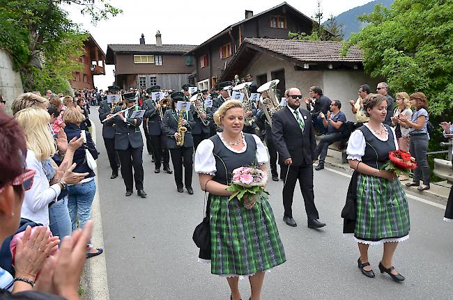 Aus der Nachbarschaft angereist: die Musikgesellschaft «Eggishorn» aus Fiesch unter dem Dirigenten Thomas Wellig.