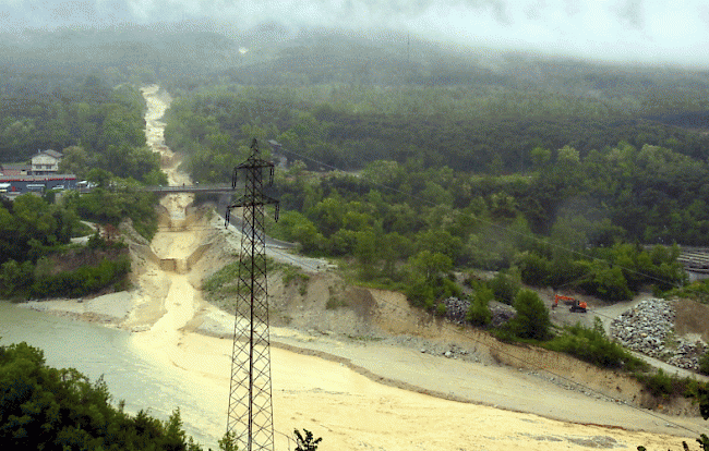 Die eingetrübte Rhone bei Susten