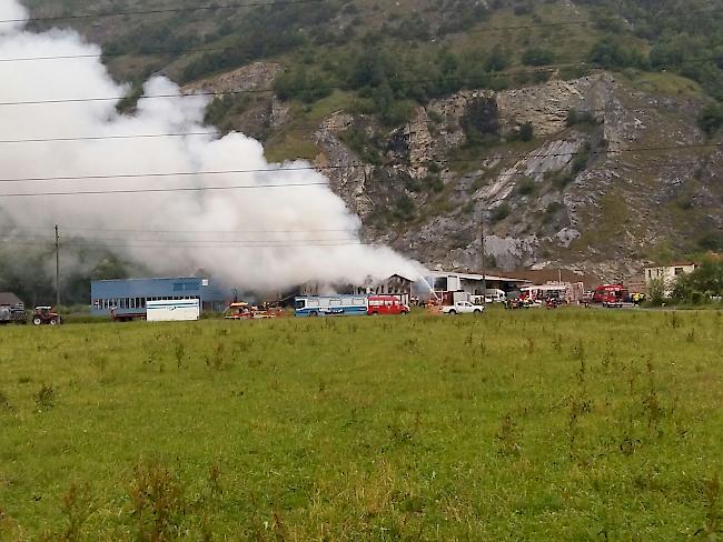 Das Materialdepot des Open Air Gampel steht in Flammen.