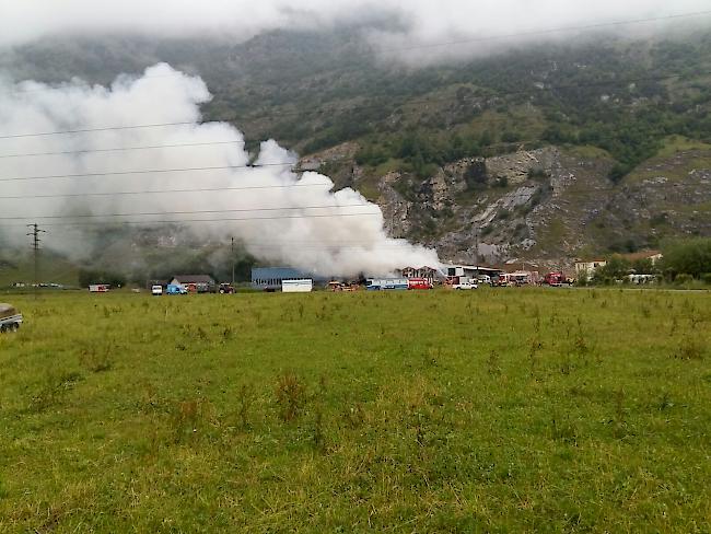 Das Materialdepot des Open Air Gampel steht in Flammen.