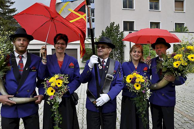 Sie stehen für die Musikgesellschaft "Richenenalp" Bellwald.