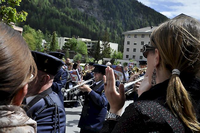 Das zahlreich erschienene Publikum goutierte die Märsche der Musikgesellschaften.