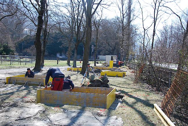 Die Arbeiter der Pius Schmid AG bereiteten bereits im Februar alles für die Installationen der Fitnessgeräte vor. 