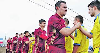 Shakehands vor dem Endspiel. Im Final standen sich Russland und die Ukraine gegen&uuml;ber.  