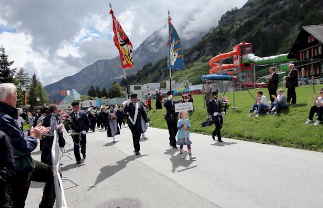 Die «Echo Raronia» Raron/St. German am vergangenen Wochenende am Oberwalliser Musikfest in Leukerbad beim Einmarsch.