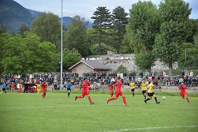 Viele Zuschauer beim Abstiegskrimi in der Briger Geschina.