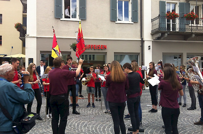 Vorbereitungen zum Start der Tour-de-Suisse-Etappe am Mittwochnachmittag in Brig