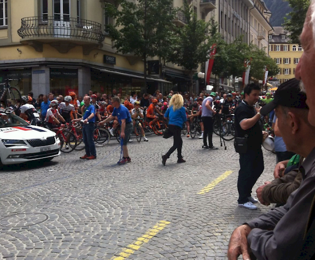 Start zur 5. Etappe der Tour de Suisse in Brig am Mittwochnachmittag.