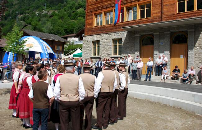 Musikverein und Jodelclub verschönerten die Einweihungsfeier.