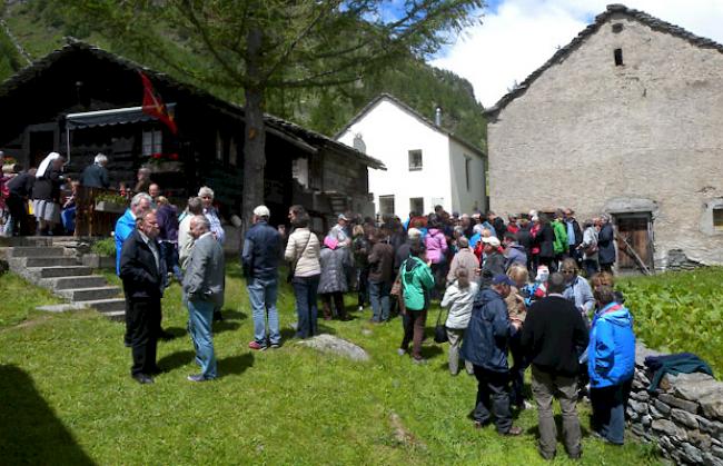 Verdient wurde der Aperitif nach der Einsegnung der Eggen-Kapelle an der Egga genossen.