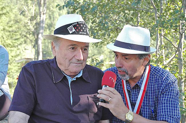 rro-Sportchef Norbert Eder im Gespräch mit dem früheren Fifa-Präsidenten Sepp Blatter.