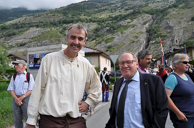 Nachbarschaft pflegen. Die Gemeindepräsidenten Patrick Ammacker (Eischoll, links) und Josef Pfammatter (Niedergesteln).