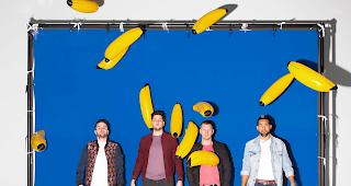 Ein bisschen Banane. Die Jungs von Klisch&eacute;e schlagen neben lustigen, neu auch ernstere T&ouml;ne an.