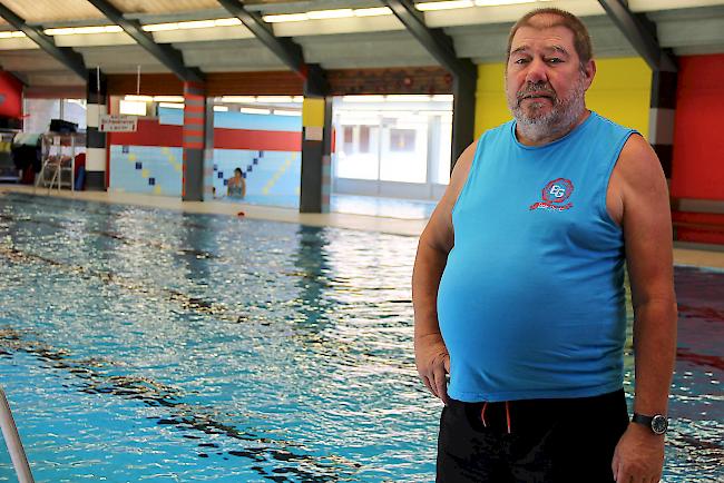 Bademeister Jakob Roth im Hallenbad in Steg: «Ich danke allen, die für mich gevotet haben.»