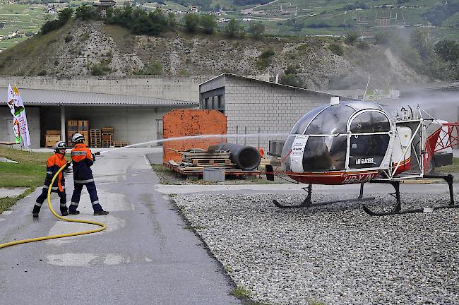 Demoübung mit Druckleitung auf Heli.