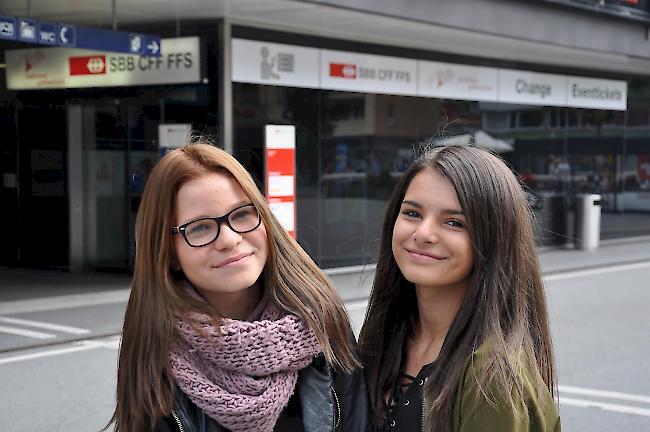 «Wir tippen auf einen 2:1-Sieg für Portugal. Die Mannschaft hat eine gute Aufstellung und ein tolles Zusammenspiel.» Cassandra Pistorias (links), Visp und Lara Gonçalves, Stalden