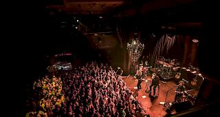 Gute Stimmung: Max Herre und Freunde am Zermatt Unplugged Kaufleuten 2015.