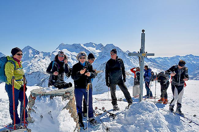 Gruber mit einer Gruppe von Tourengängern.