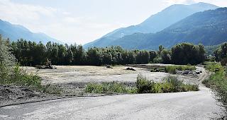 Im Leukerfeld finden grosse Aufsch&uuml;ttungsarbeiten statt. Bei daf&uuml;r n&ouml;tigen Rodungen wurden offenbar viele V&ouml;gel get&ouml;tet.