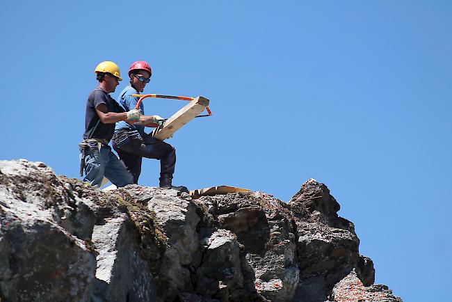 Beim Bauprojekt am Matterhorn wird Hand in Hand gearbeitet. 