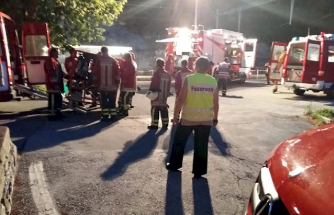 Rund drei Dutzend Feuerwehrleute sind zur Unterstützung der SBB-Feuerwehr aufgeboten worden.