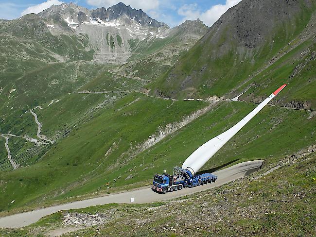 Unterwegs. Neun dieser 45 Meter langen Rotorblätter...