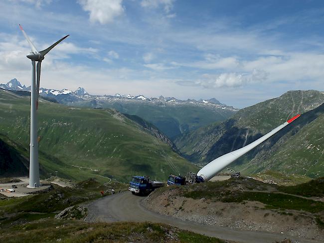 ...werden diese Tage hinauf zur bereits bestehenden Pilotanlage auf dem Gries transportiert...