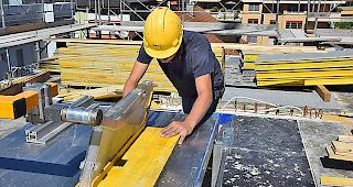 Lehrling Severin Truffer bei der Arbeit...