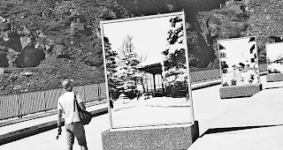 Winterlich. Viele der 30 Fotos, die Alain Bublex auf der Mauvoisin-Staumauer zeigt, warten mit Winter-Sujets auf. 