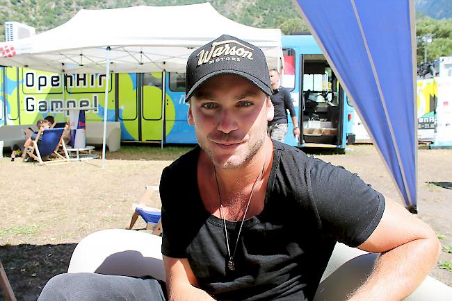 Backstage: Bastian Baker beim Interview mit 1815.ch