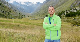 Gemeindepr&auml;sident Mario Fuchs im Gebiet, welches unter Schutz gestellt werden soll.