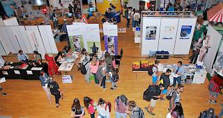 Die Sch&uuml;ler fanden eine Vielzahl an interessanten St&auml;nden vor.