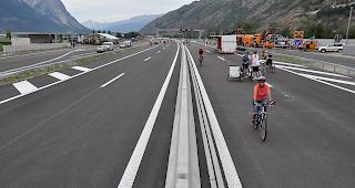 Die Teilstrecke zwischen Leuk und Gampel wird im November dem Verkehr &uuml;bergeben und ist heute Sonntag f&uuml;r die interessierte Bev&ouml;lkerung offen.