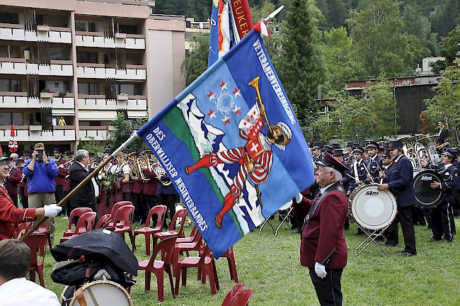 Offizieller Akt bei der Fahnenweihe.