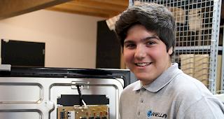 Andr&eacute; Santos ist im ersten Lehrjahr zum Multimediaelektroniker.